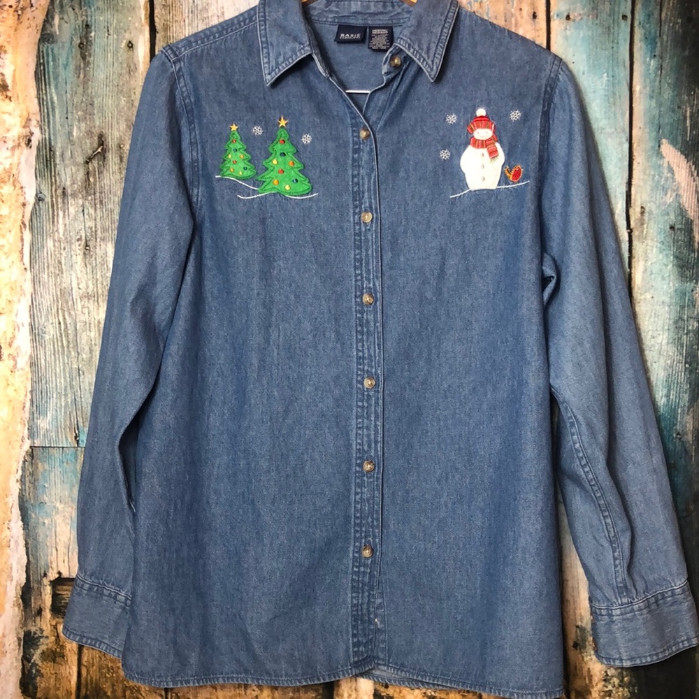 Basic edition Christmas chambray button down